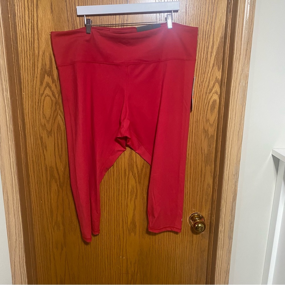 Red Capri workout leggings
